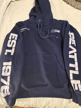 Seattle Seahawks Navy Pullover Hoodie - Team Graphic Sweatshirt
